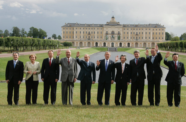 Foto de líderes participantes do G8 2006 - Constantine Palace, julho 16, 2006